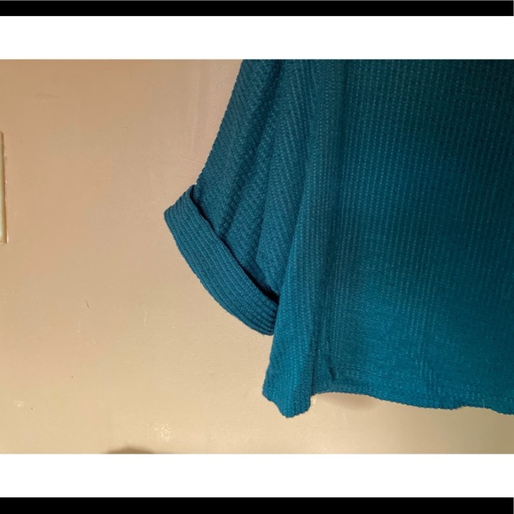 Cropped Sweater - Picture 3 of 6